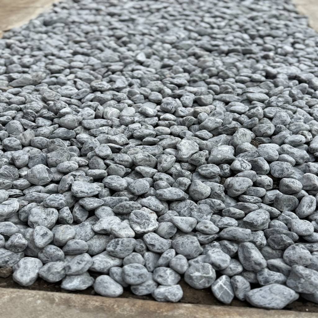 Grey Pebbles (3-4cm) 20kg Bag - Image 4